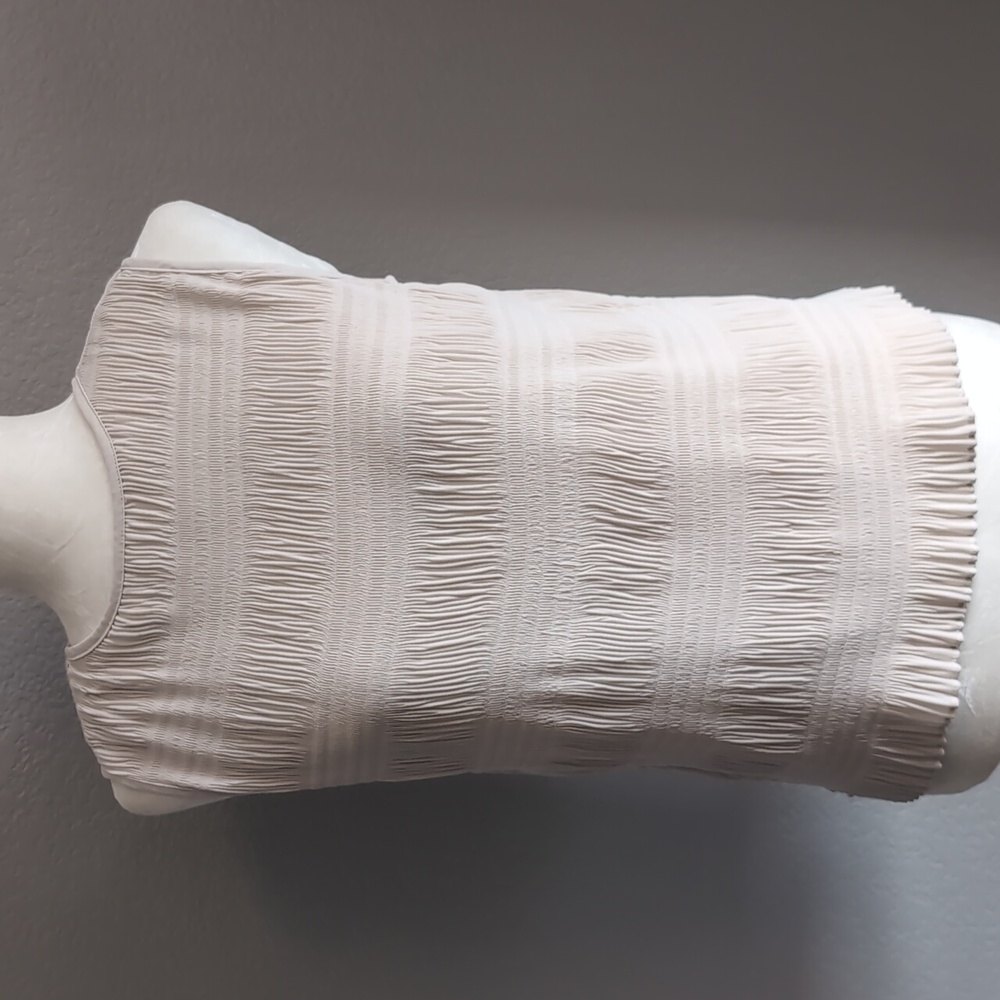 Tahari Cream Pleated Sleeveless Blouse